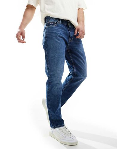 Jeans dad fit affusolati regular fit lavaggio medio - Tommy Jeans - Modalova