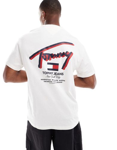 Street - T-shirt bianca vestibilità classica con firma effetto 3D - Tommy Jeans - Modalova