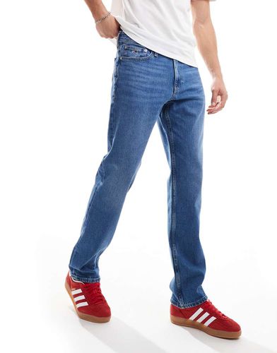 Ryan - Jeans dritti regular fit lavaggio medio - Tommy Jeans - Modalova