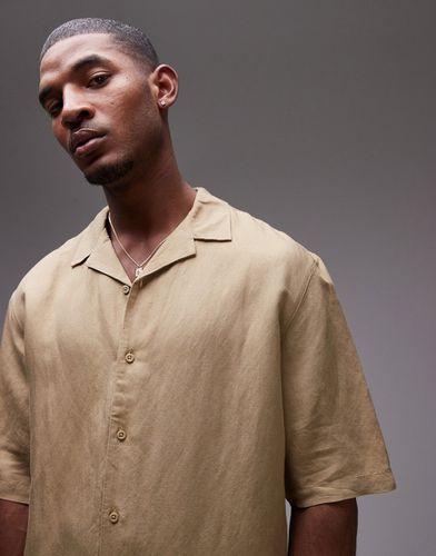 Camicia squadrata color cammello a maniche corte in lino e viscosa in coordinato - Topman - Modalova