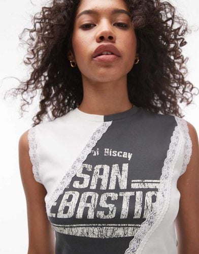 Top senza maniche con grafica "San Sebastian" e dettagli in pizzo - Topshop - Modalova