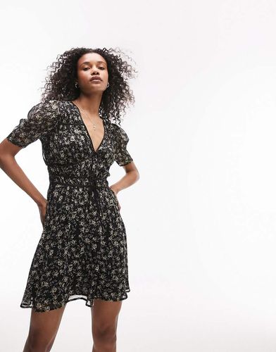 Vestito da giorno raccolto in vita allacciato sul davanti con stampa monocromatica a fiori - Topshop - Modalova