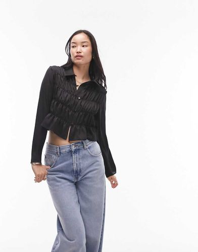 Camicia corta nera a balze arricciata sul davanti - Topshop - Modalova