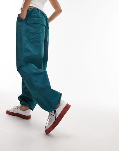 Pantaloni cargo oversize a palloncino in nylon verde-azzurro - Topshop - Modalova