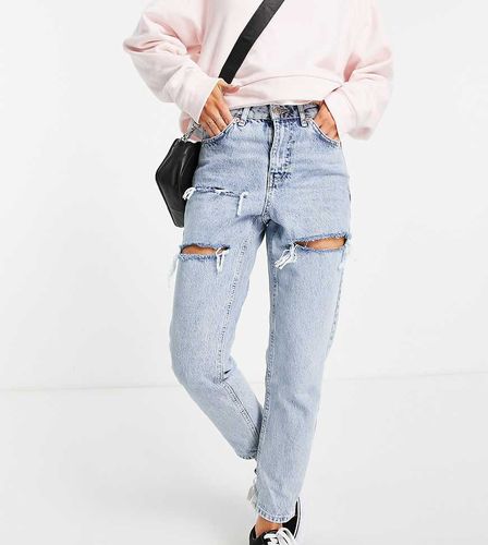 Original - Mom jeans candeggiati con strappi - Topshop Petite - Modalova