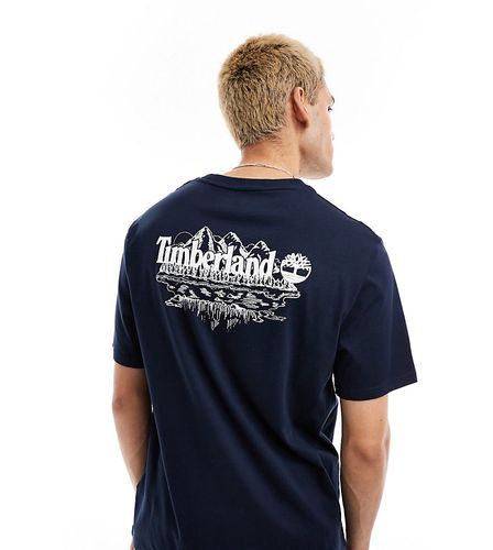 T-shirt oversize blu navy con stampa grande di montagne sulla schiena - In esclusiva per ASOS - Timberland - Modalova