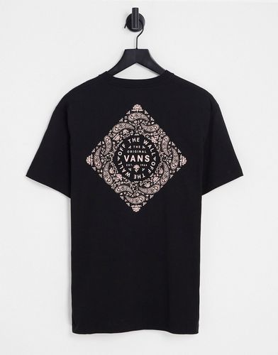T-shirt nera con stampa cachemire stile bandana sul retro - Vans - Modalova