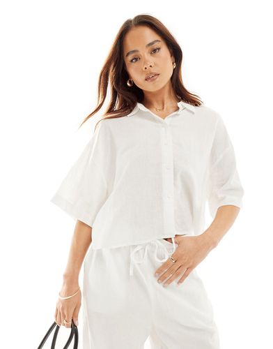 Camicia bianca in lino a maniche corte squadrata in coordinato - Vero Moda - Modalova