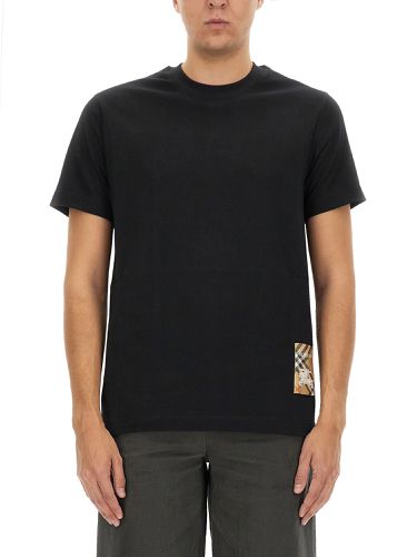 Burberry t-shirt with check label - burberry - Modalova