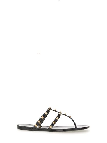 Rubber "rockstud" low sandal - valentino garavani - Modalova