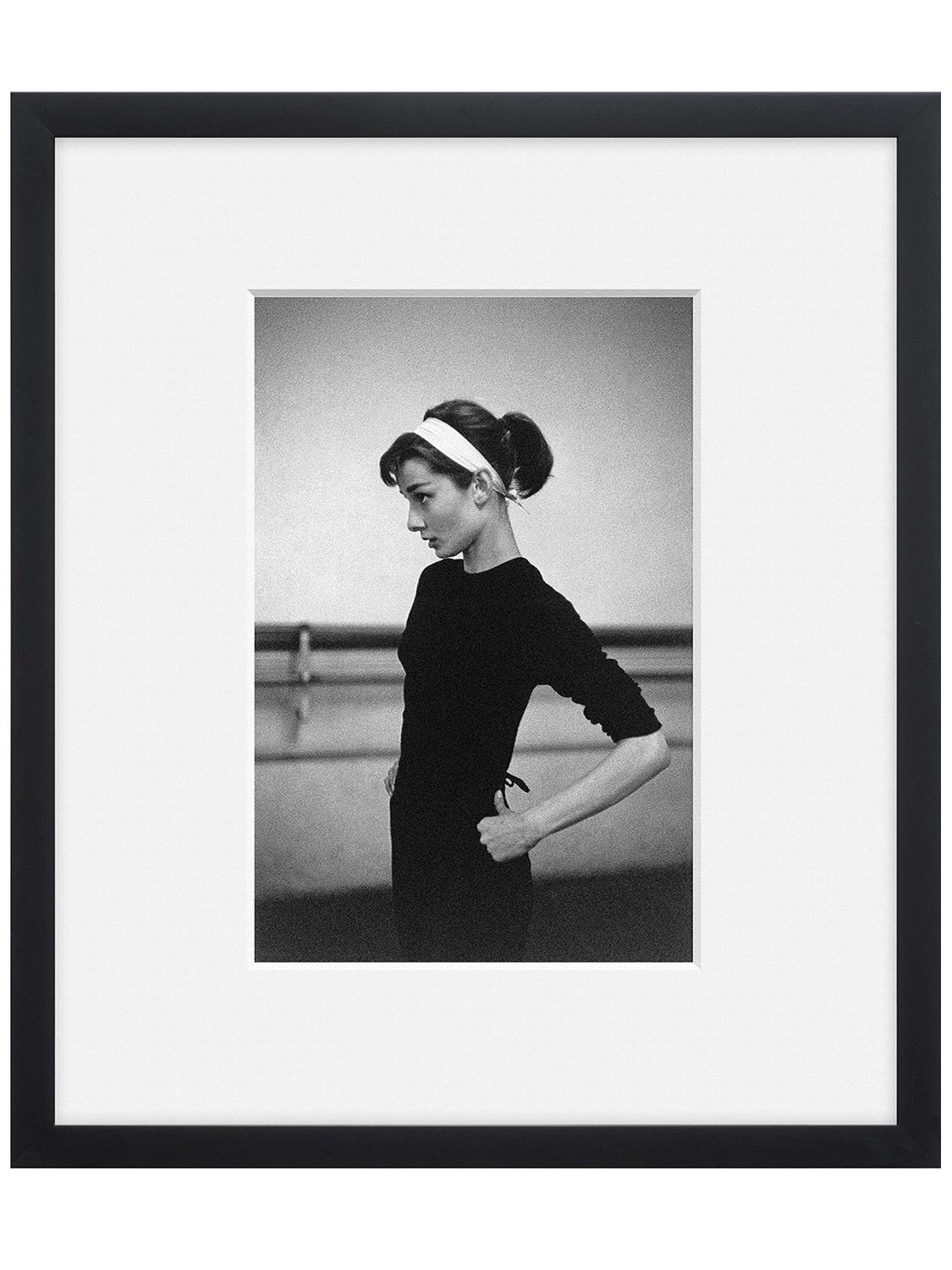 Audrey Hepburn In Paris, Foto Del 1956 - MAGNUM COLLECTION - Modalova