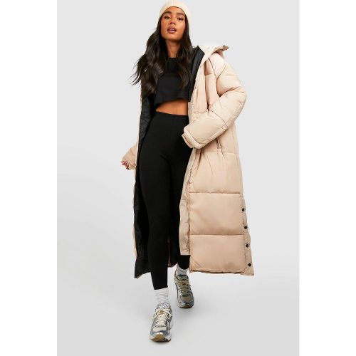 Chaqueta Acolchada Petite Larga Con Capucha - boohoo - Modalova
