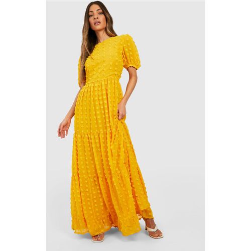 Vestito maxi in rete plumetis di chiffon con balze - boohoo - Modalova