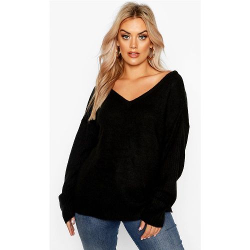 Maglione Plus Size con scollo a V fronte e retro - boohoo - Modalova