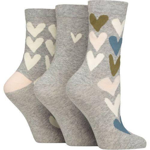 Ladies 3 Pair Caroline Gardner Patterned Cotton Socks Big Hearts Light 4-8 - SockShop - Modalova