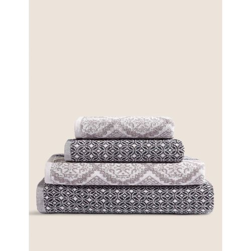 Pure Cotton Tile Print Towel grey - Marks & Spencer - Modalova