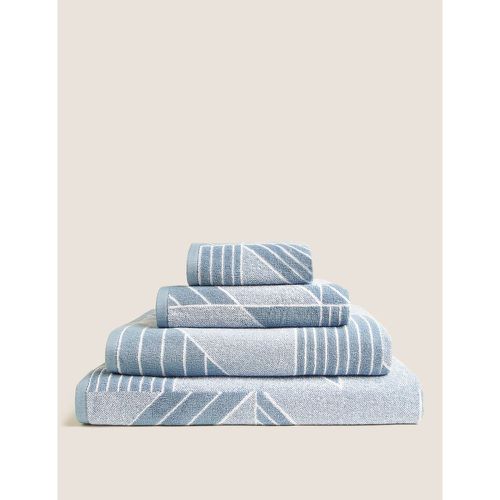 Pure Cotton Geometric Print Towel navy - Marks & Spencer - Modalova