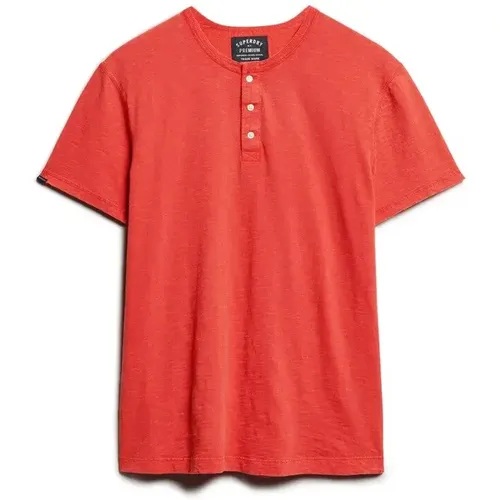 Das kurzarmige Polohemd mit Pfennigkragen ist ein lässiges Kleidungsstück, das deine Garderobe aufwerten wird. Hergestellt mit dem typischen Komfort - MAG9783141 - Modalova