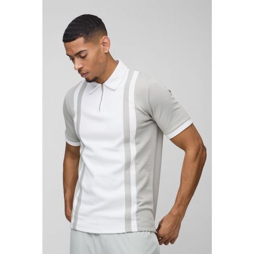 Polo Slim Fit con pannelli e zip sul colletto - boohoo - Modalova