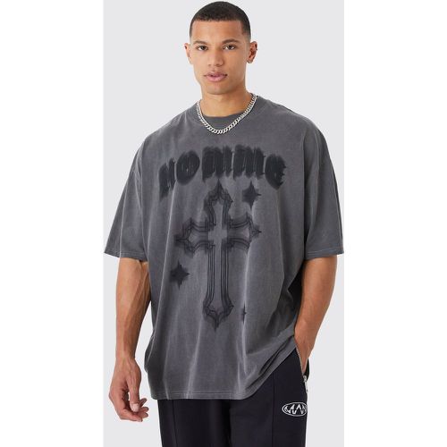 Camiseta Tall Oversize Sobreteñida Con Estampado Homme De Letras Góticas - boohoo - Modalova