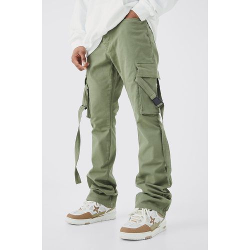 Pantalón Cargo Ajustado De Campana Con Pernera Plisada Y Cintura Fija - boohoo - Modalova