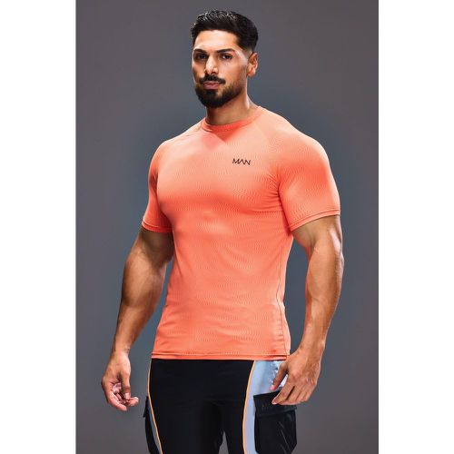 Camiseta Man Active Ajustada Al Músculo Con Estampado Geométrico - boohoo - Modalova