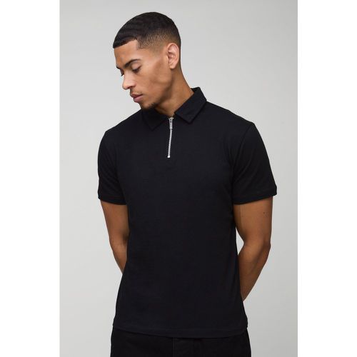 Polo Slim Fit con zip sul colletto - boohoo - Modalova