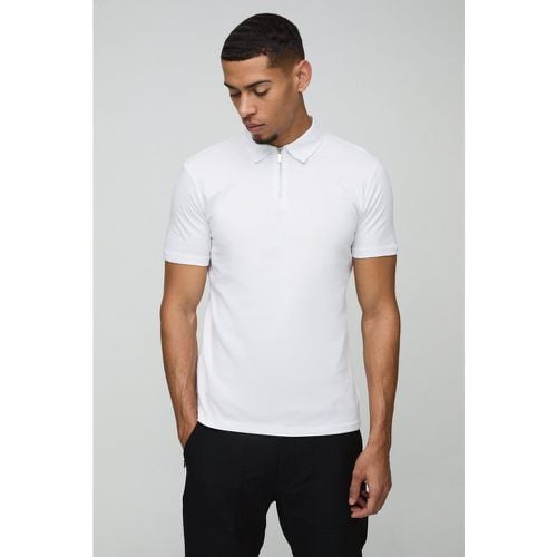 Polo Slim Fit con zip sul colletto - boohoo - Modalova