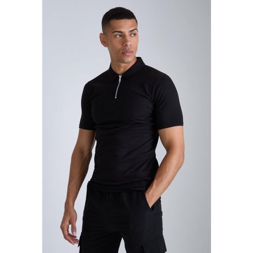 Polo attillata con zip sul colletto - boohoo - Modalova