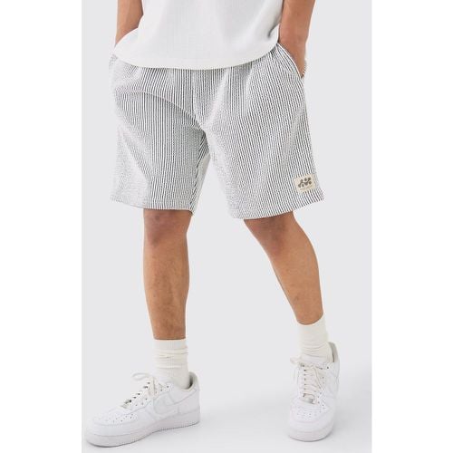 Pantaloncini medi rilassati con trama ed etichetta in tessuto - boohoo - Modalova