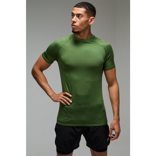 T-shirt attillata leggera Man Active Essentials Gym con maniche raglan - boohoo - Modalova