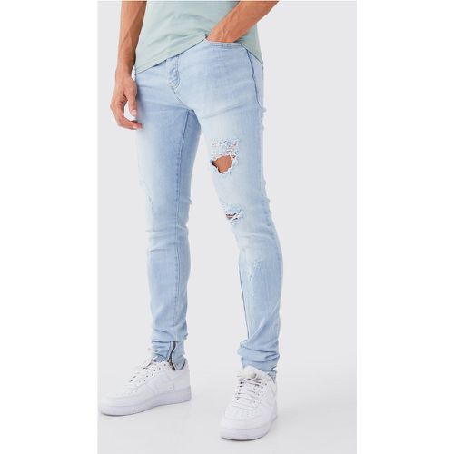Jeans da uomo Skinny Fit Stretch con tagli all over e pieghe sul fondo - boohoo - Modalova