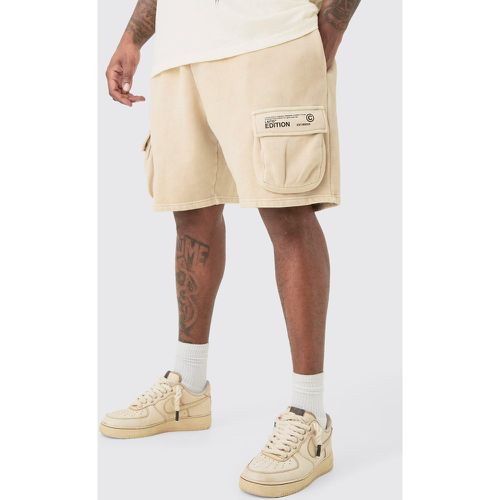 Plus Loose Fit Washed Cargo Jersey Short In Stone - boohoo - Modalova