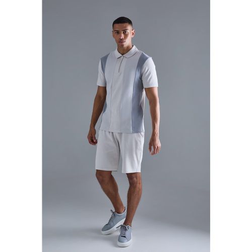 Set polo Slim Fit con pannelli a contrasto & pantaloncini - boohoo - Modalova