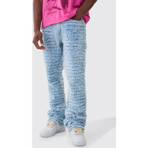 Jeans Slim Fit in denim rigido a zampa con smagliature all over e smagliature - boohoo - Modalova