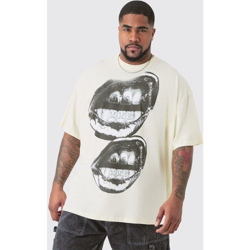 Camiseta Plus Oversize Color Crudo Con Labios Metálicos Homme - boohoo - Modalova