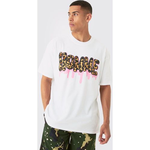 T-shirt oversize Homme leopardata con stampa a caratteri arrotondati - boohoo - Modalova