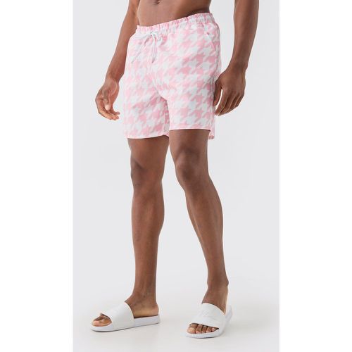 Costume a pantaloncino medio in pied-de-poule rosa - boohoo - Modalova