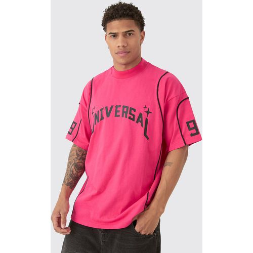 T-shirt oversize con grafica Universal e girocollo esteso - boohoo - Modalova