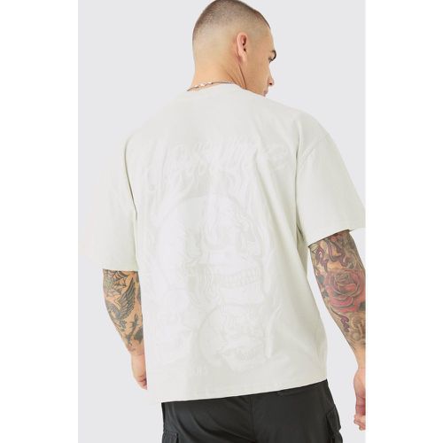 T-shirt squadrata oversize Homme tono su tono con grafica gotica - boohoo - Modalova