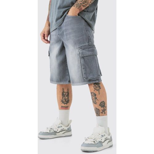 Pantaloni tuta Regular Fit in denim stile Cargo - boohoo - Modalova