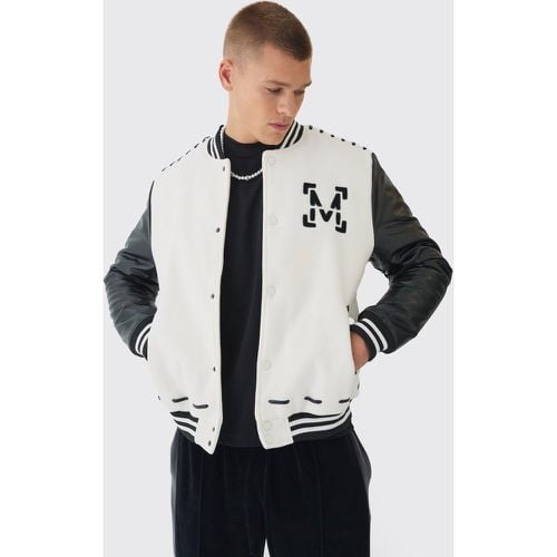 Giacca stile Varsity Man in PU nera con dettagli intrecciati - boohoo - Modalova