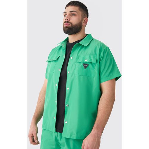 Sobrecamisa Plus Regular Man De Nailon Con Parche En Los Bolsillos - boohoo - Modalova