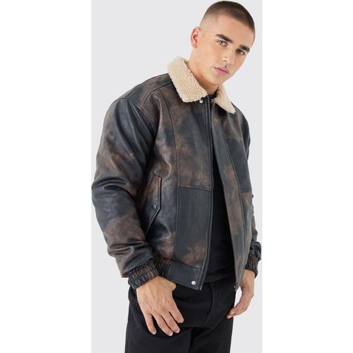 Chaqueta Bomber Recta De Cuero Sintético Desteñido Con Cuello De Borreguito En Marrón - boohoo - Modalova