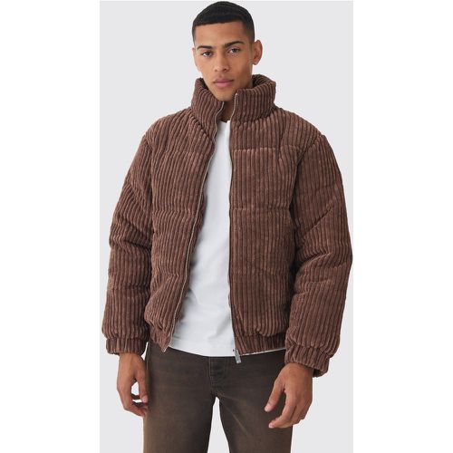 Abrigo Acolchado De Pana Jumbo Con Cuello Alto En Color Chocolate - boohoo - Modalova