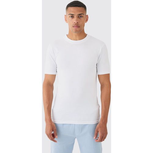 T-shirt Basic attillata, Bianco - boohoo - Modalova