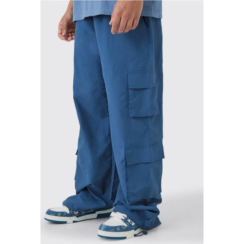 Pantaloni da paracadutista con vita elasticizzata e tasche multiple - boohoo - Modalova