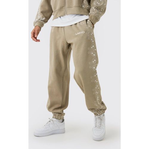 Pantaloni tuta oversize con stampa in fantasia cachemire e bordi - boohoo - Modalova