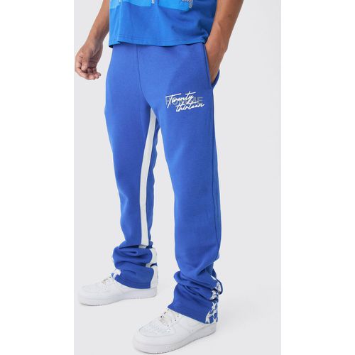 Pantaloni tuta a zampa Slim Fit con stampa a stelle, inserti e pieghe sul fondo - boohoo - Modalova