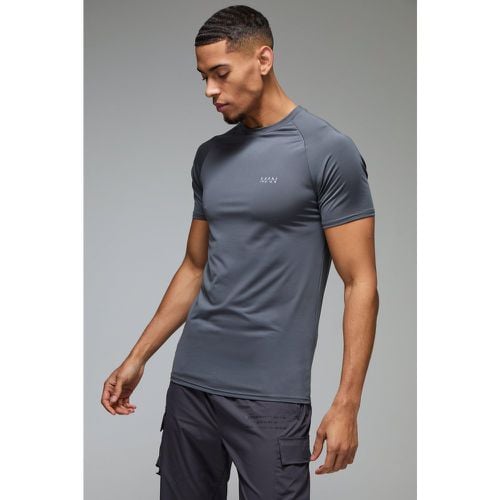 T-shirt attillata Man Active - boohoo - Modalova